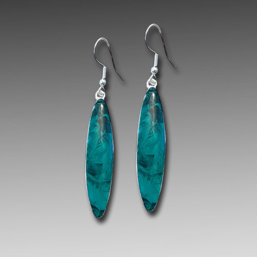 Emerald dangle silver earrings.