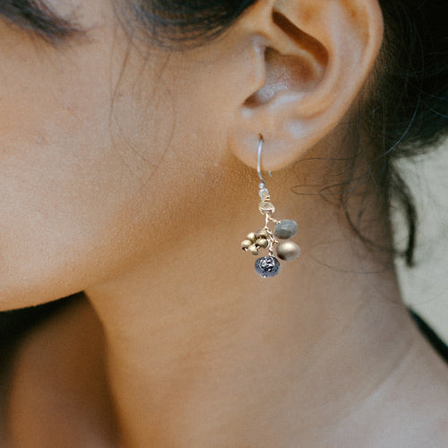 GREY CHAMPAGNE EARRINGS