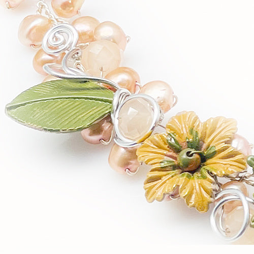 Honey-master Green Flowers Necklace